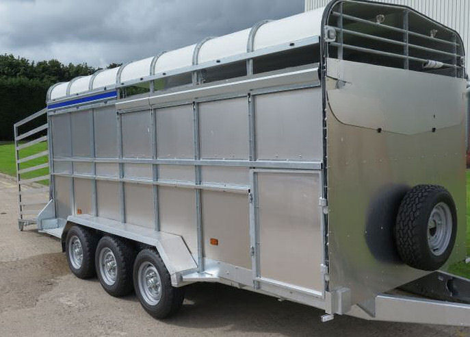 Bétailère INDESPENSION LV35146 TRI