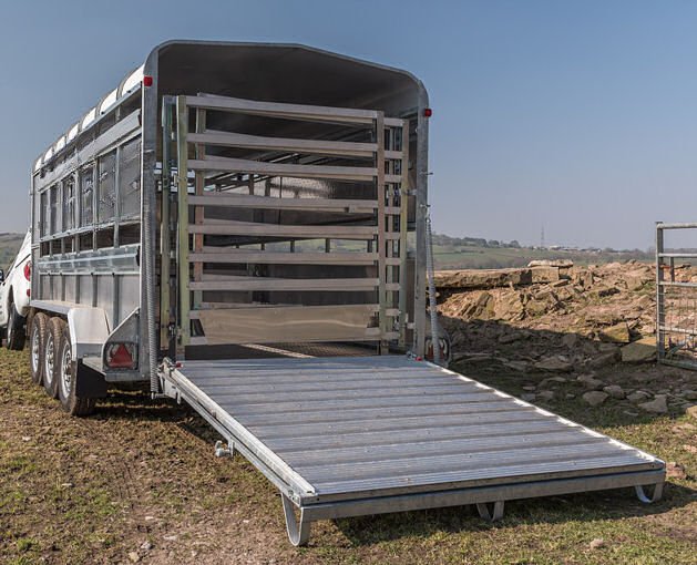 Bétailère INDESPENSION LV35146 TRI