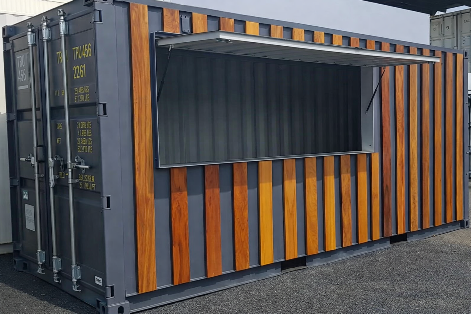 Container Snack 20 pieds aménagé – Snack Box Dynamique – Bardage bois