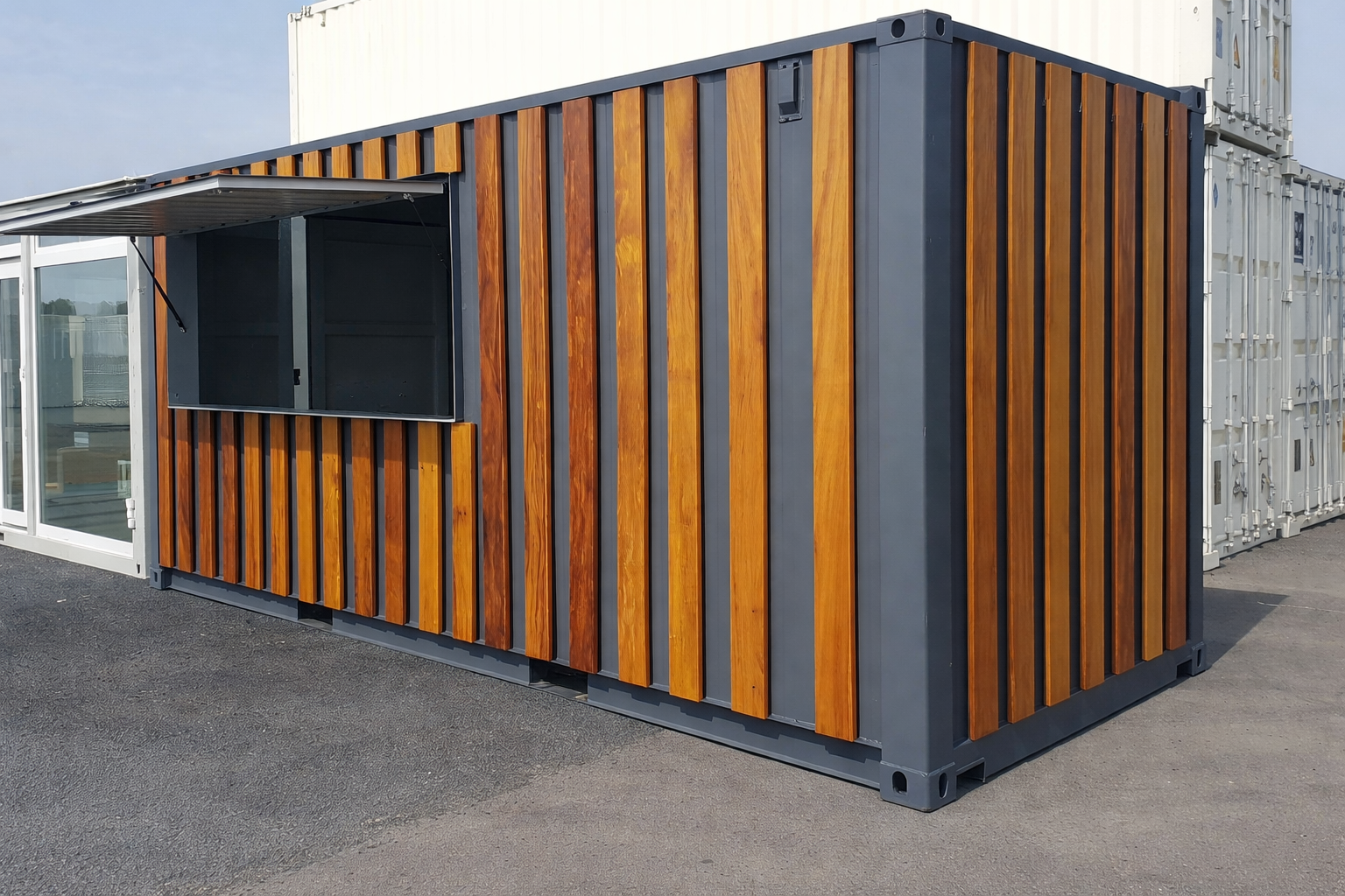 Container Snack 20 pieds aménagé – Snack Box Dynamique – Bardage bois