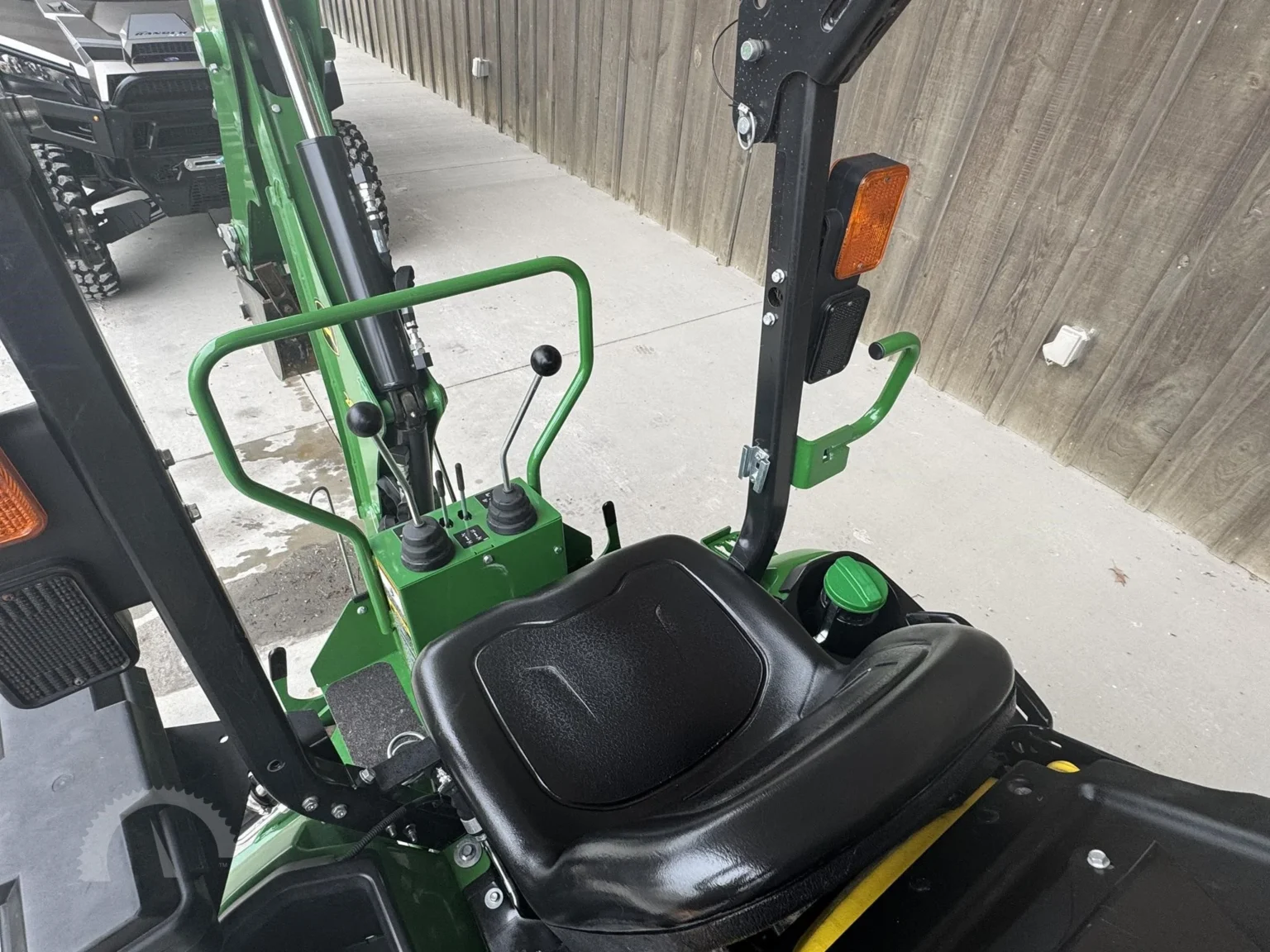 John Deere 1025R