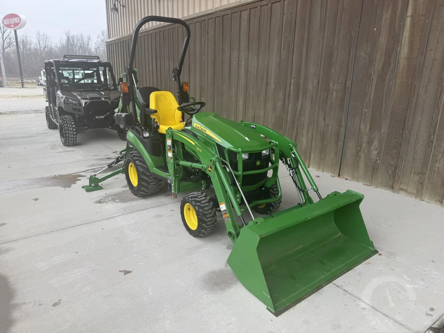 John Deere 1025R
